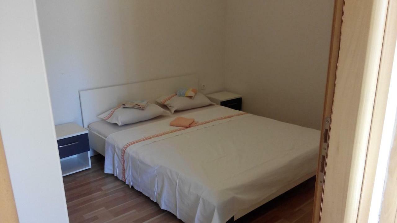 Ivica Apartments Пунат Екстер'єр фото